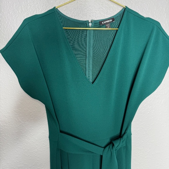 Women's Express V- neck Green jumpsuit - Medium -cp - Picture 5 of 8